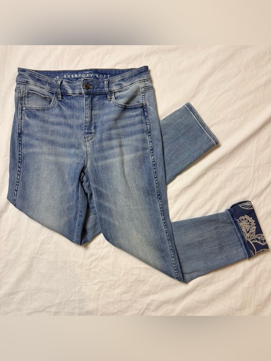 White House Black Market Denim - WHITE HOUSE BLACK MARKET The Everyday Soft Slim Crop Light Wash Blue Jeans 6